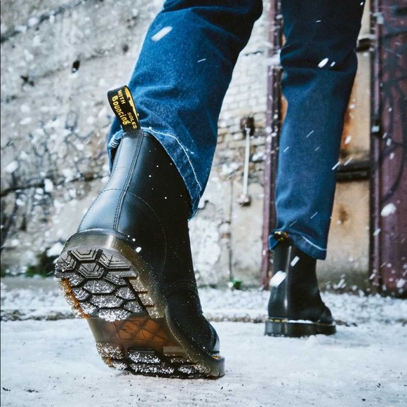 Dr Martens 1460 Blizzard waterproof warmwair Men’s boot SZ 7 NWT